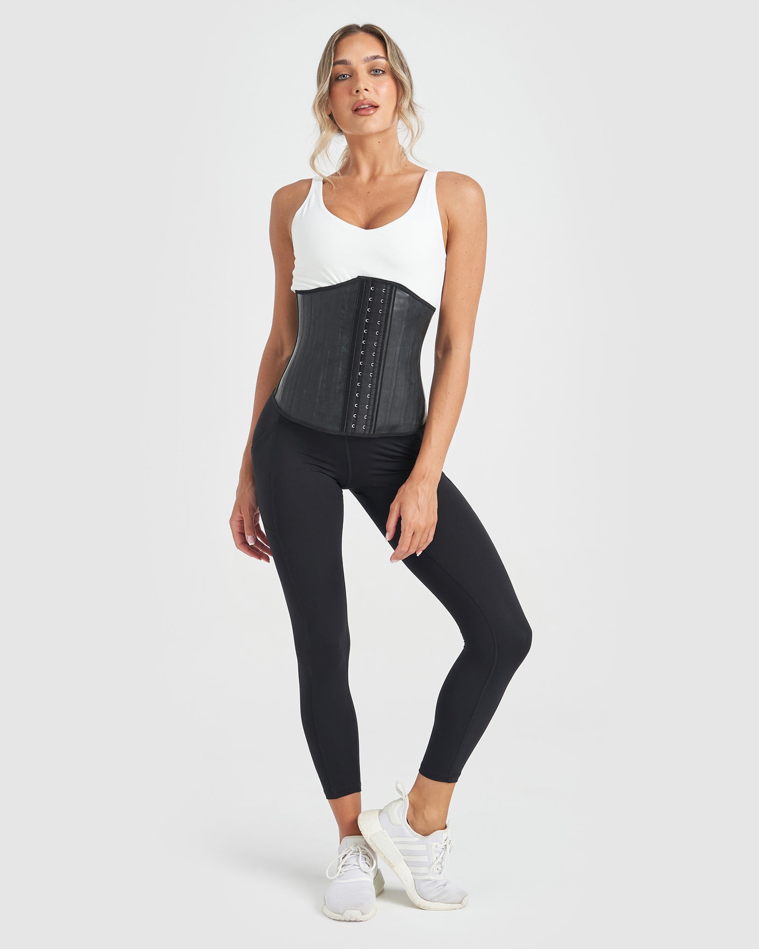 Core Trainer Supreme Underboob Black